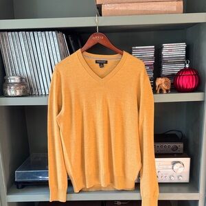 Banana Republic Men's Yellow V-Neck Sweater
